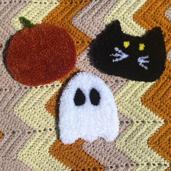 Fluffy ghost coaster 👻 - Picture 3 of 3